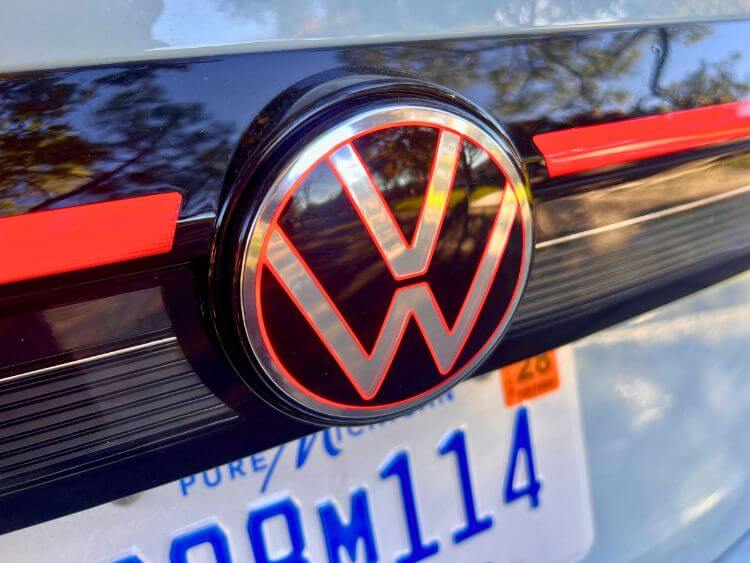 2026-vw-taos-se-vw-badge-carpro.