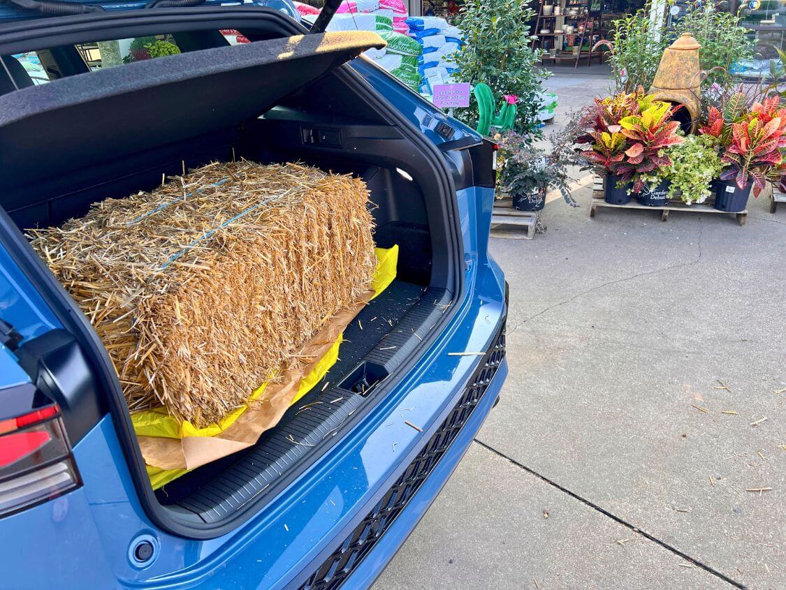 2026-vw-tiguan-turbo-cargo-straw-bale-carpro