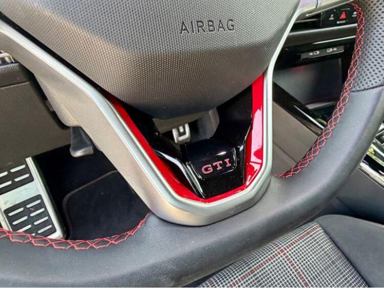 2026.VW-Golf-GTI-GTI-Steering-wheel-carproj