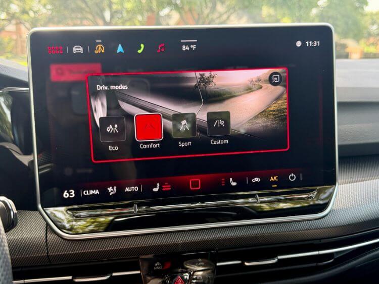 2026.VW-Golf-GTI-multimedia-carproj