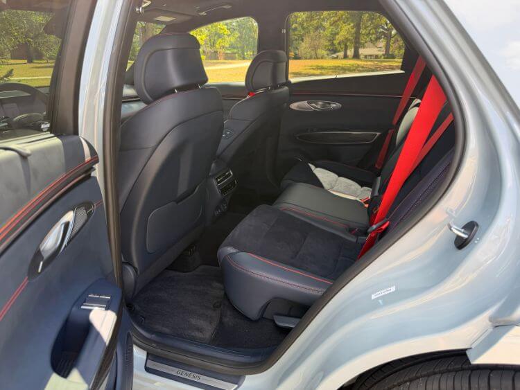 2027 genesis gv70-2