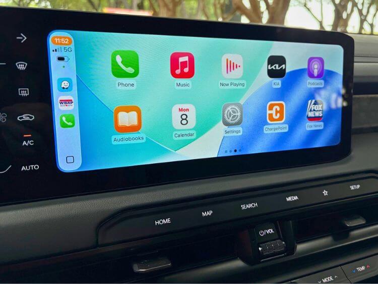 2027- Kia-Telluride-X-Pro-SX-Prestige-multimedia-app-screen-carpro