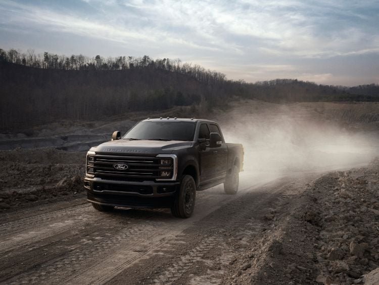 2027-Ford-super-duty-carthett-hero2-credit-ford