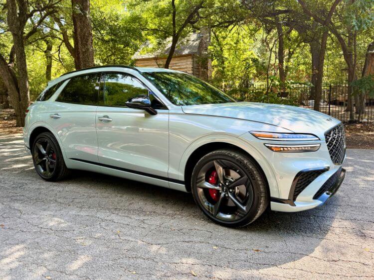 2027-Genesis-gv70-prestige-graphite-exterior-2-carpro