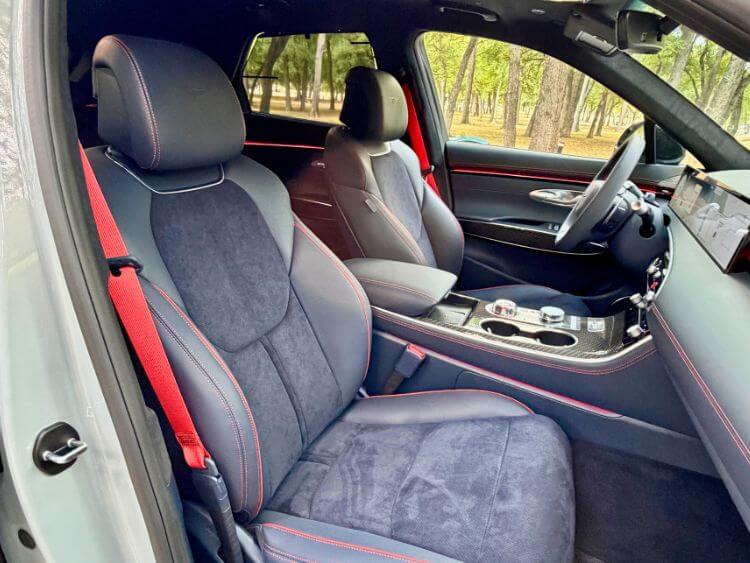 2027-Genesis-gv70-prestige-graphite-passenger-side-carpro