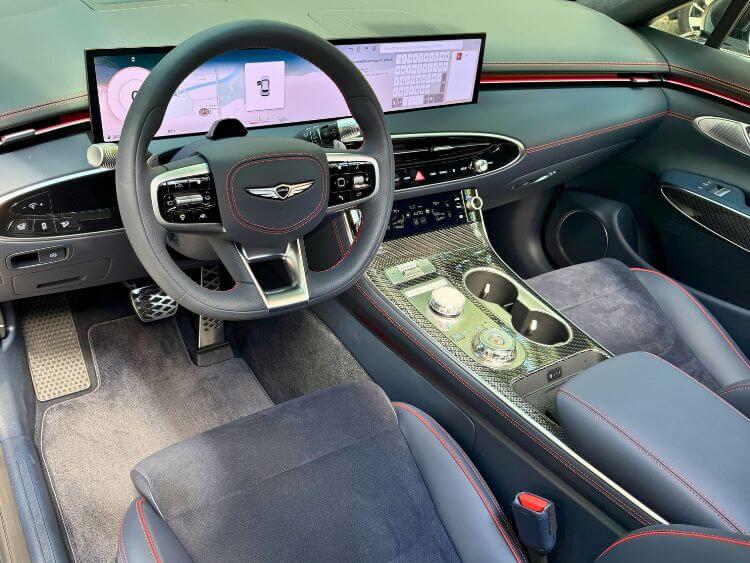 2027-Genesis-gv70-prestige-graphite-wide-cabin-carpro