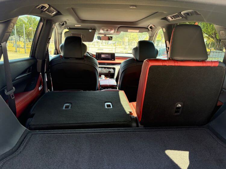 2027-Infiniti-QX65-seat-down-carpro