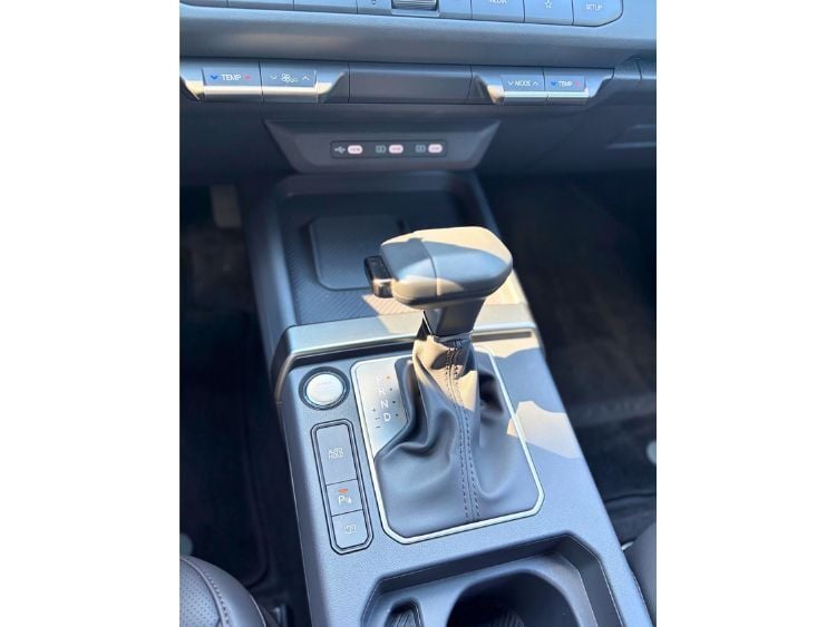 2027-Kia-Seltos-X-Line-SX-center-console--2-carpro