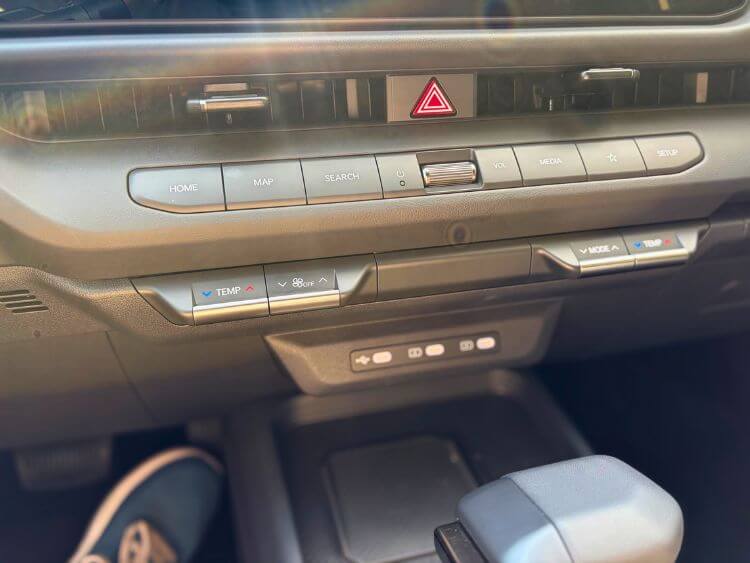 2027-Kia-Seltos-X-Line-SX-wbap-center-stack-carpro
