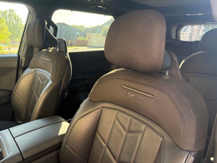 2027-Kia-Telluride-Hybrid -SX-Prestige-interior-badging