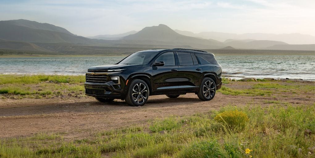 2027 Chevrolet Traverse High Country in Mosaic Black Metallic. Chevrolet.