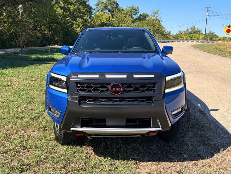 2027-nissan-frontier-pro-4x-exterior-grille