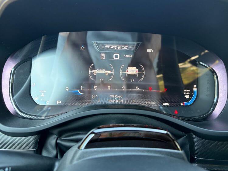 2027-ram-1500-trx-digital-display-2