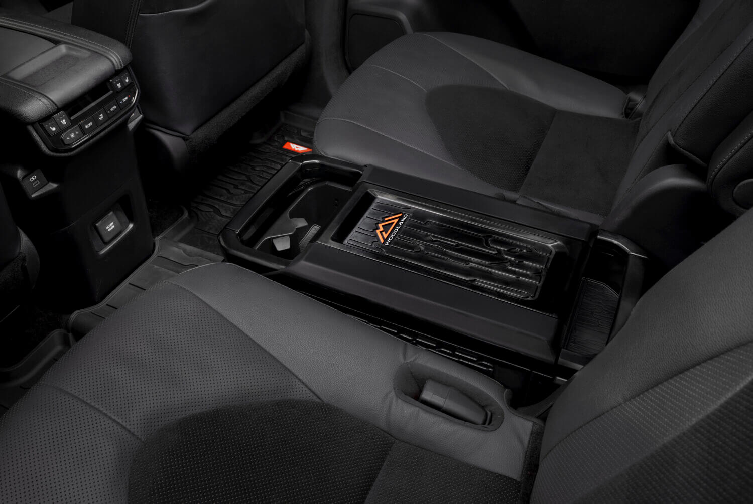 2027-toyota-grand-highlander-woodland-interior-credit-toyota (1)