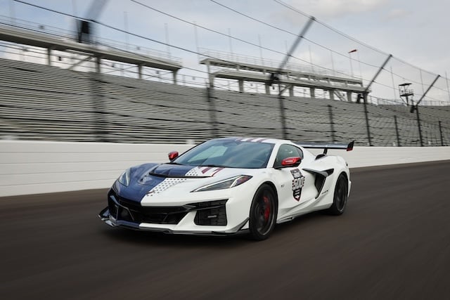 Chevrolet-Corvette-ZR1X-OWENS-I500-Pacecar-26-1242-credit-chevy-2