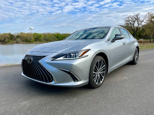 2023 Lexus ES 300h Ultra Luxury. CarPro.
