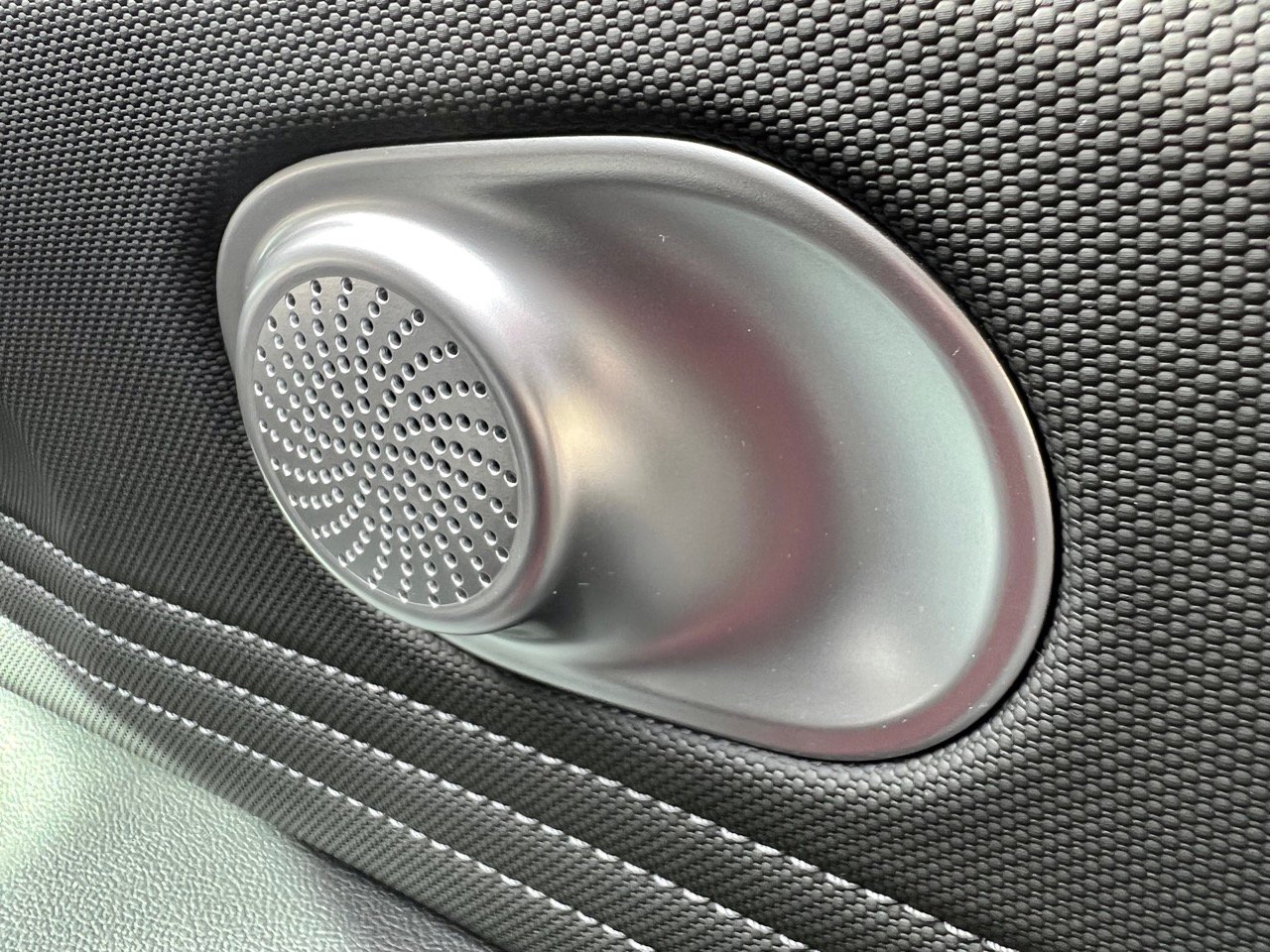 2023 Hyundai Elantra speakers