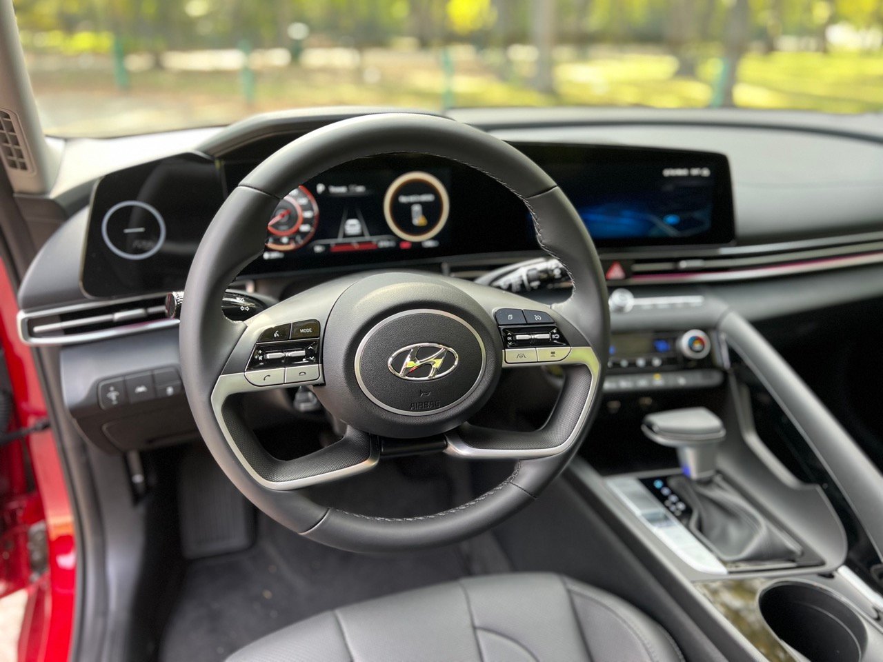 2023 Hyundai Elantra Limited interior dashboard