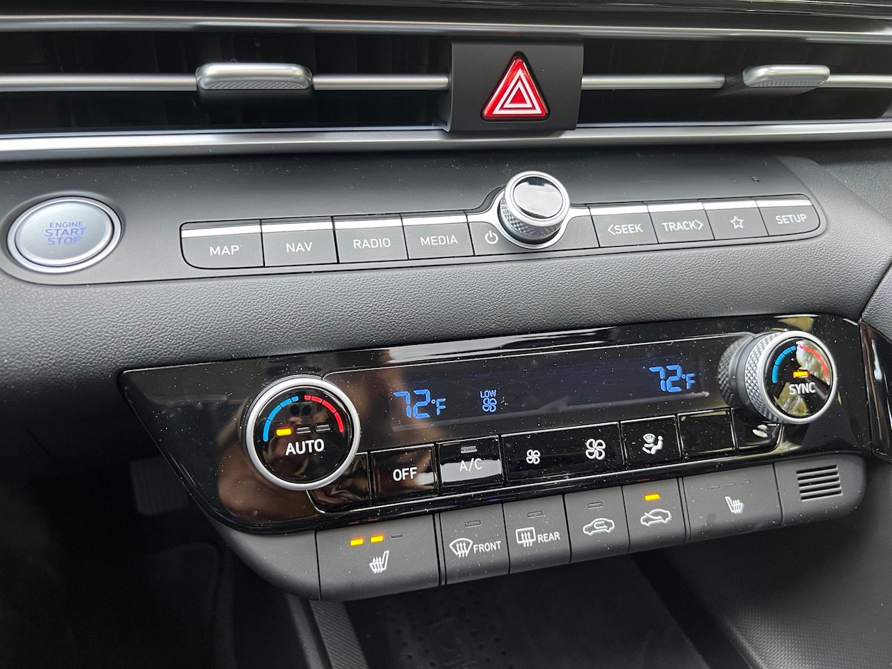2023 Hyundai Elantra Limited media controls