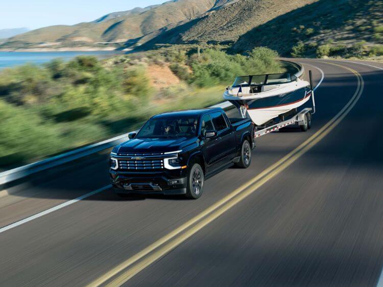 MY27_Chevrolet_Silverado_High-Country_Towing-credit-chevrolet