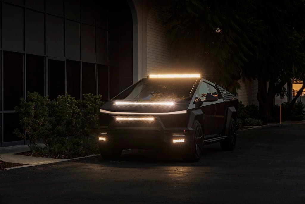 Tesla-Cybertruck-UP-INVINCIBLE-Pretty-Fn-Bright-LED-Light-Package-Night-Shot-Unplugged-Performance-credit-up