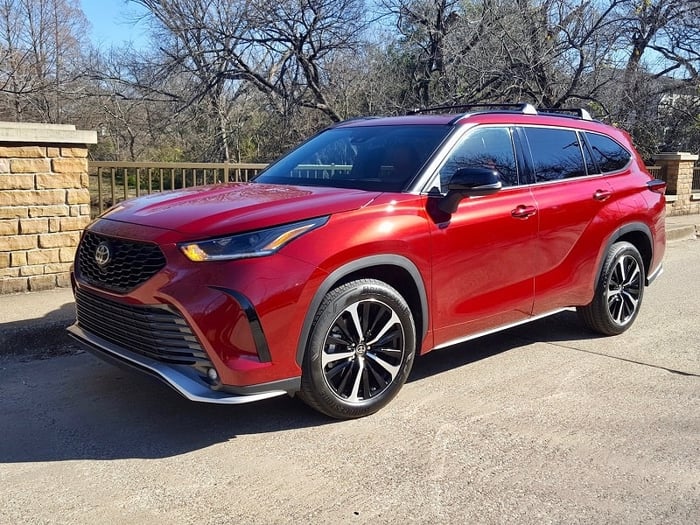 2021 Toyota Highlander XSE V6 Review
