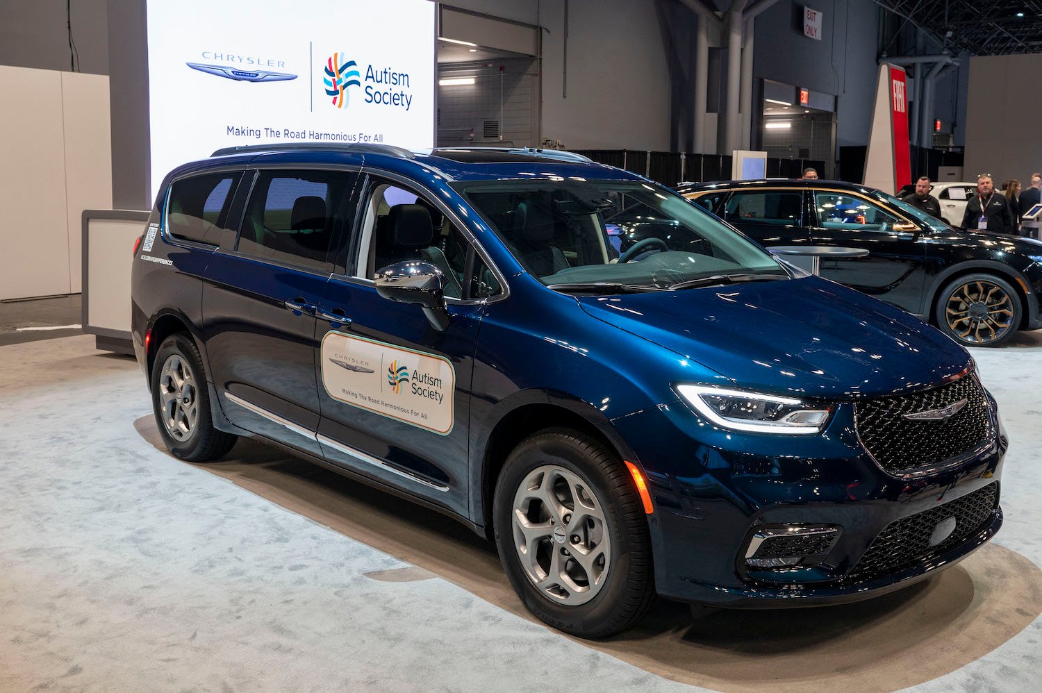 chrysler-pacifica-autism-society-credit-stellantis