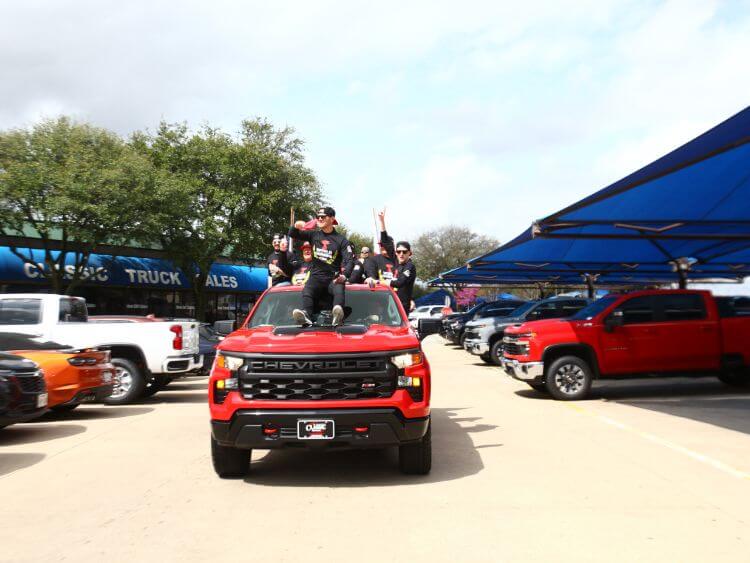 classiic-chevy-dealer-year-parade-12