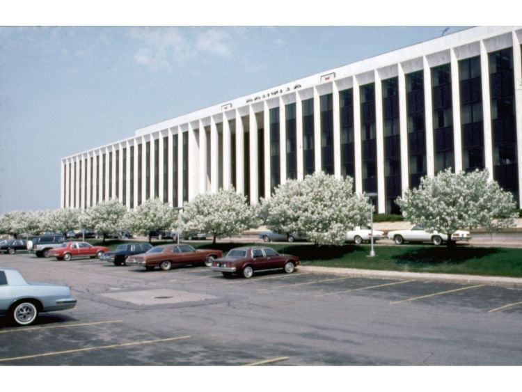 credit-gm-archives-pontiac-hq-historic-5