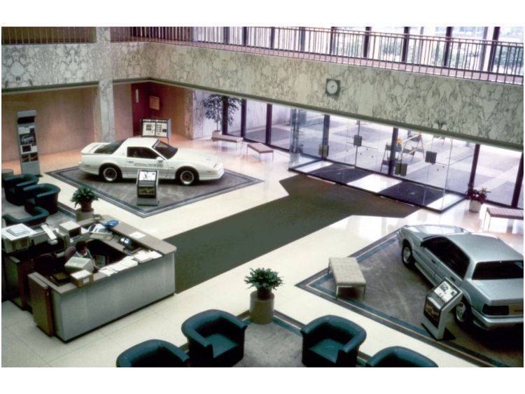credit-gm-archives-pontiac-hq-interior-jpg