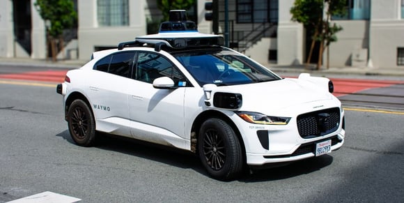 editorial-use-Michael Vi-shuttertock-waymo-robotaxi-san-francisco-2025