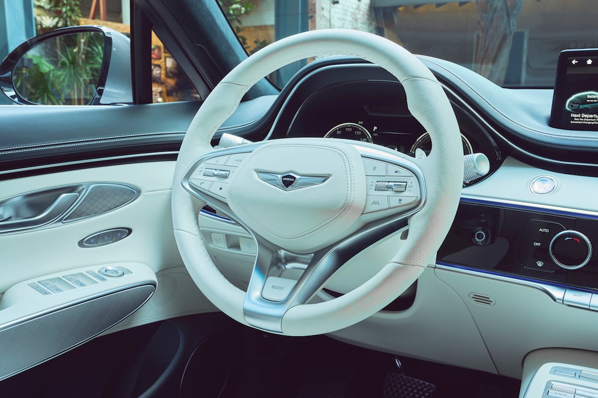 electrified-genesis-gv-70-steering-wheel2-credit-genesis
