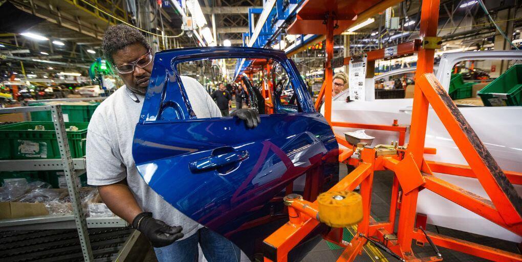 GM employees on the assembly line on April 26, 2019 at Fairfax Assembly & Stamping Plant in Kansas City. File Photo: GM.