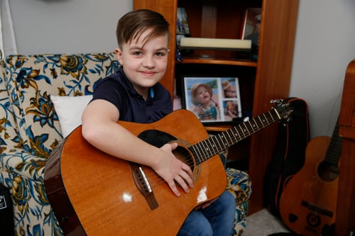 hhow-oliver-foster-10-guitar-credit-hyundai