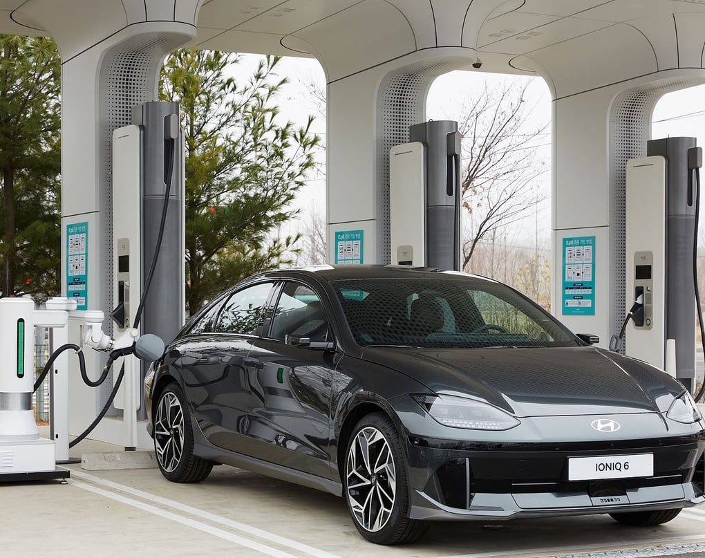 Hyundai Motor Group Shows Off Its Newly Developed Automatic Charging Robot for Electric Vehicles. Credit: Hyundai Motor Group.