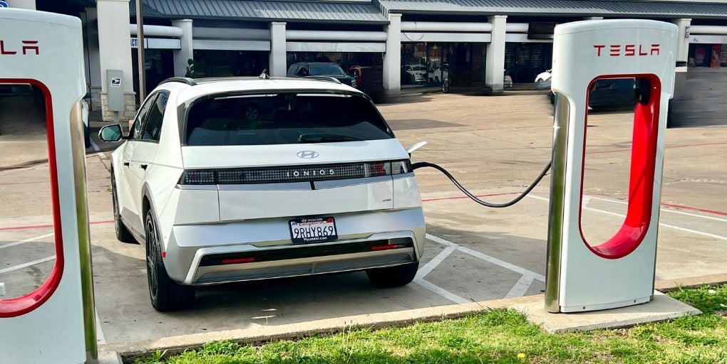 hyundai-tesla-charger