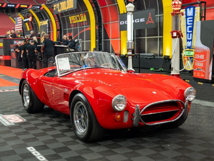 mecum-glendalee-2025- 1966-Shelby 427 Cobra Roadster