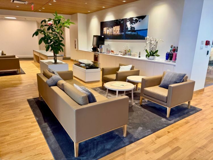 park-place-volvo-interior-lounge-amy
