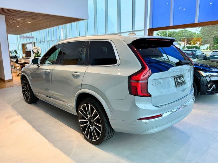 park-placo-volvo-car-showoroom-2-amy