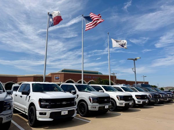 sam-pack-dallas-trucks-lot-flag