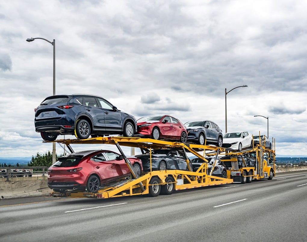 Big Rig transporting Cars