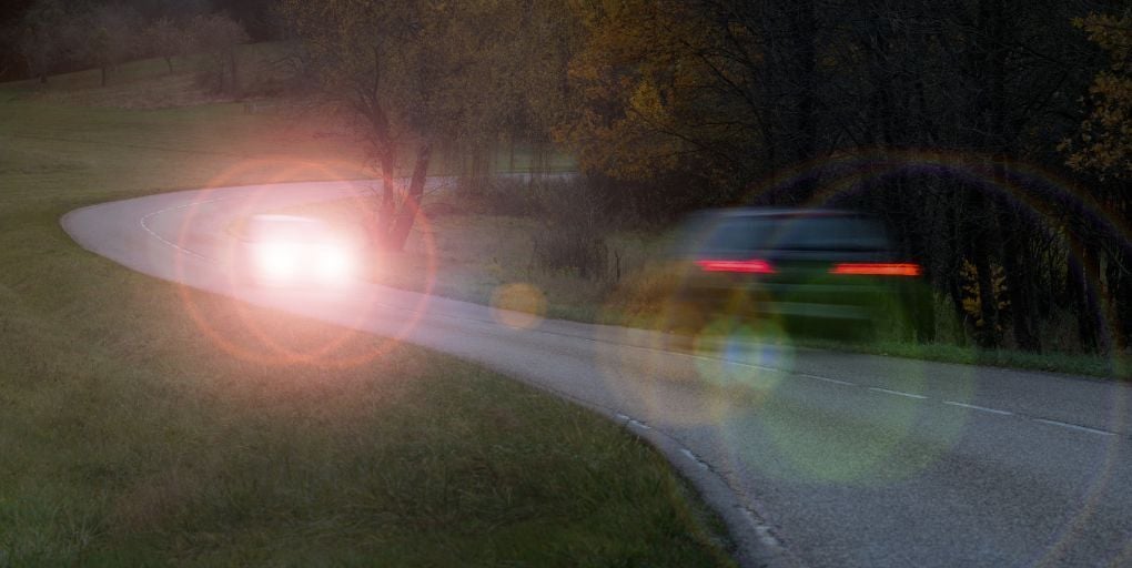 shutterstock_1793165338-headlight-glare