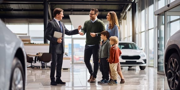shutterstock_2728356151-family-car-shopping-Drazen Zigic-jpg