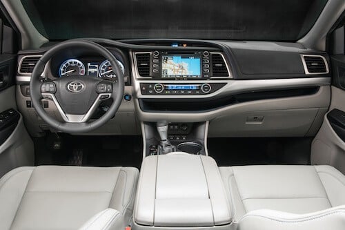 2018 Toyota Highlander XLE Packs A Lot of Cargo and Passengers Photo Gallery