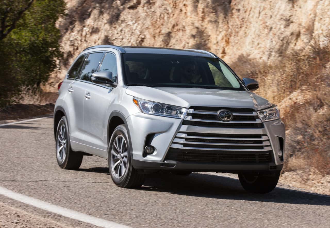 2017 Toyota Highlander Hybrid XLE Test Drive Photo Gallery