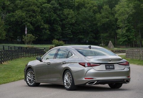 Redesigned 2019 Lexus ES 300h Sports New Styling, Better Interior Photo Gallery