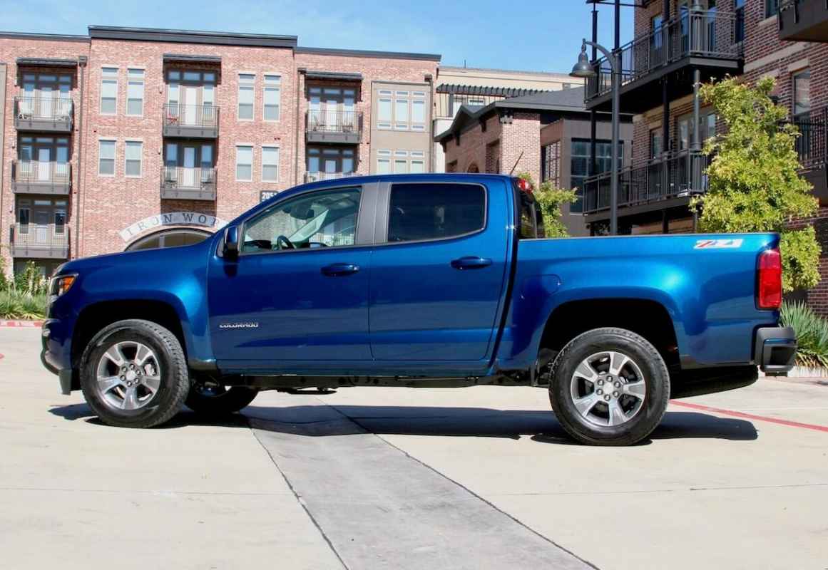 The 2019 Chevrolet Colorado Z71 Conquers Road Ahead And Looks Good Doing It Photo Gallery