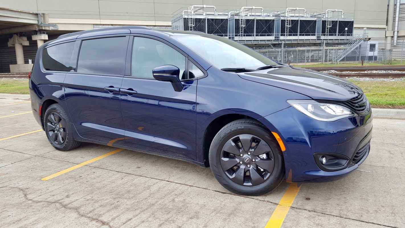 2019 Chrysler Pacifica Limited Hybrid Review Photo Gallery