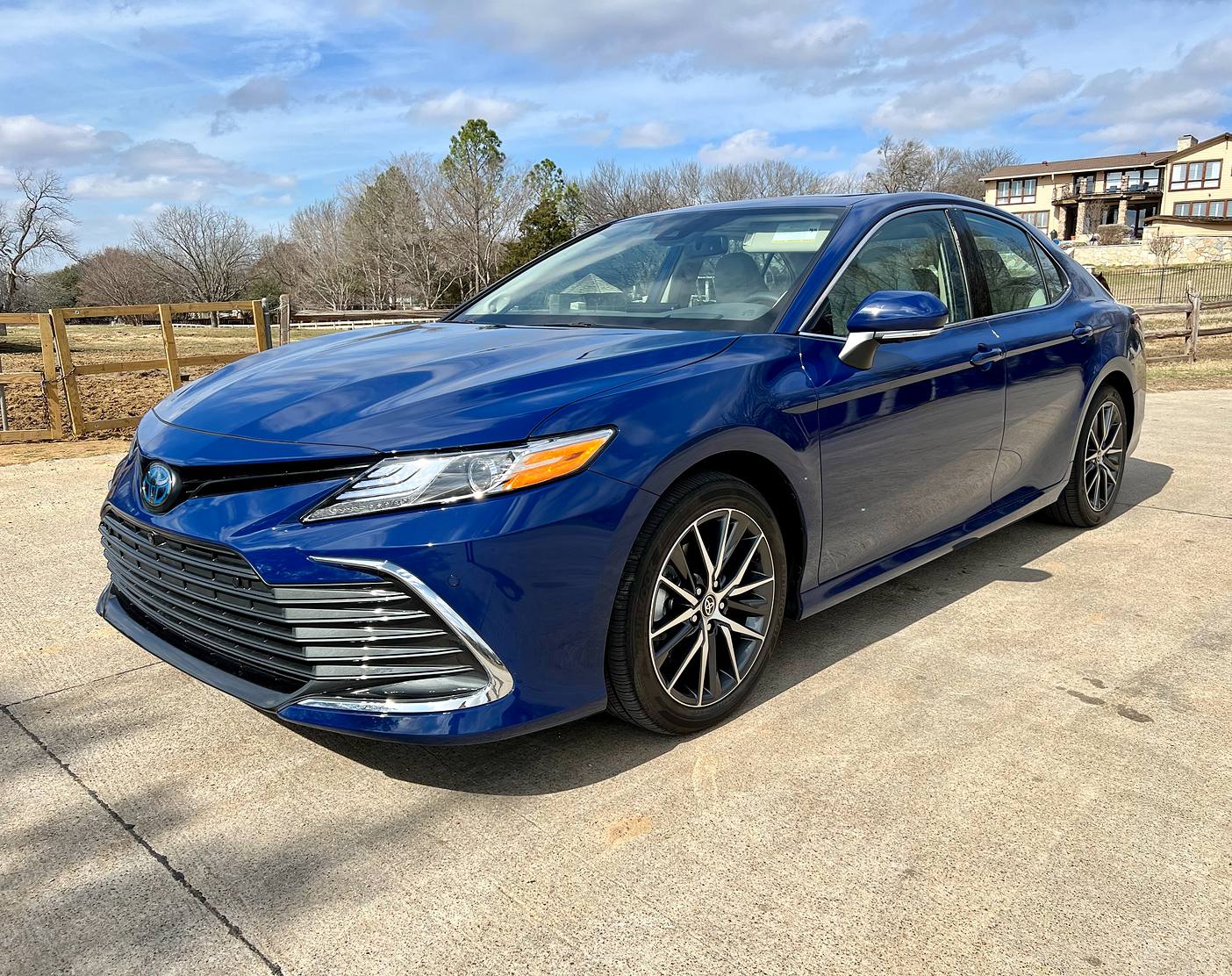 REVIEW: 2023 Toyota Camry XLE Hybrid