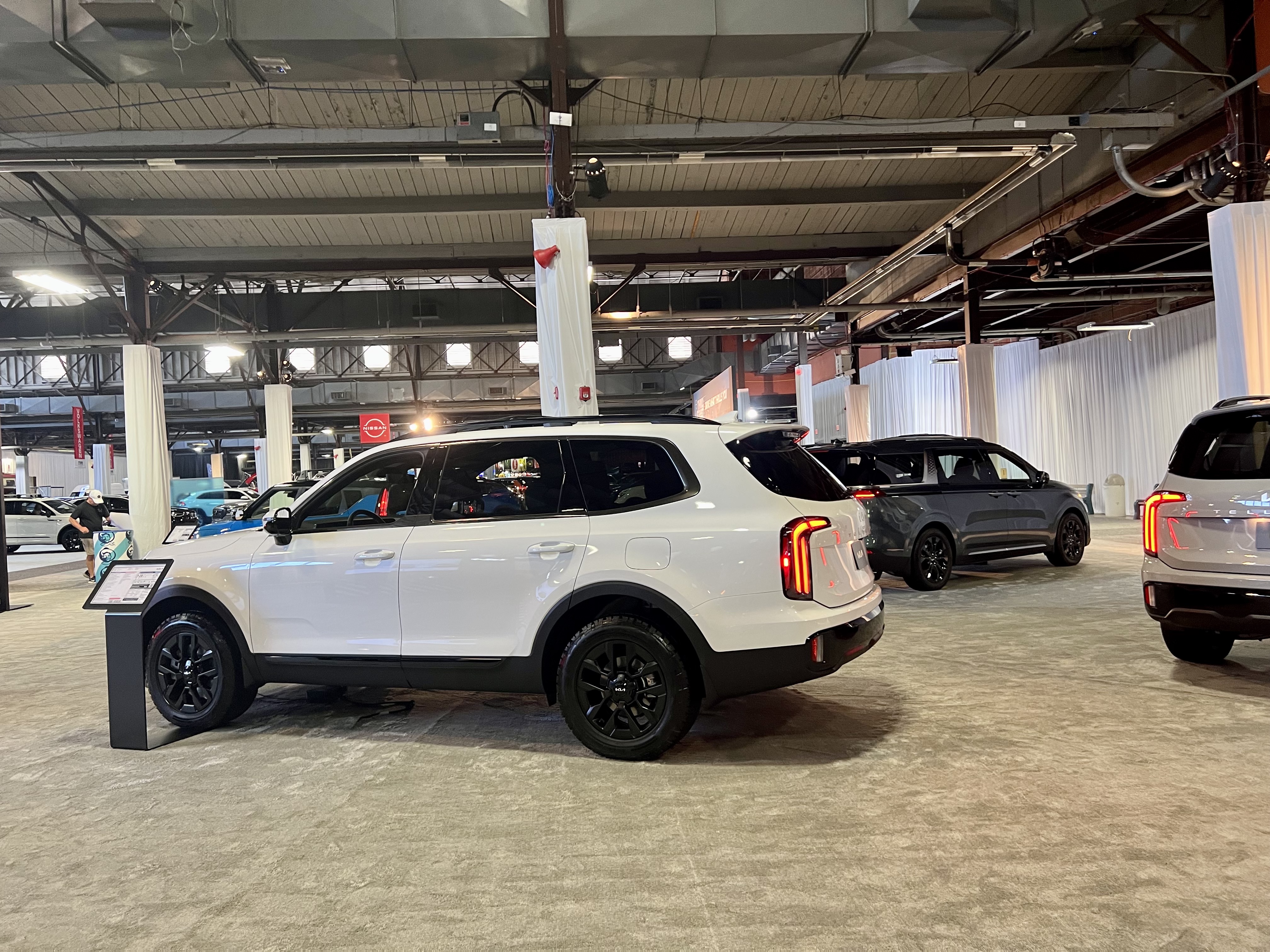 2013 Toyota Prius Hybrid White for sale | Stock No. 69609 | Japanese Used  Cars Exporter, image size:4032x3024